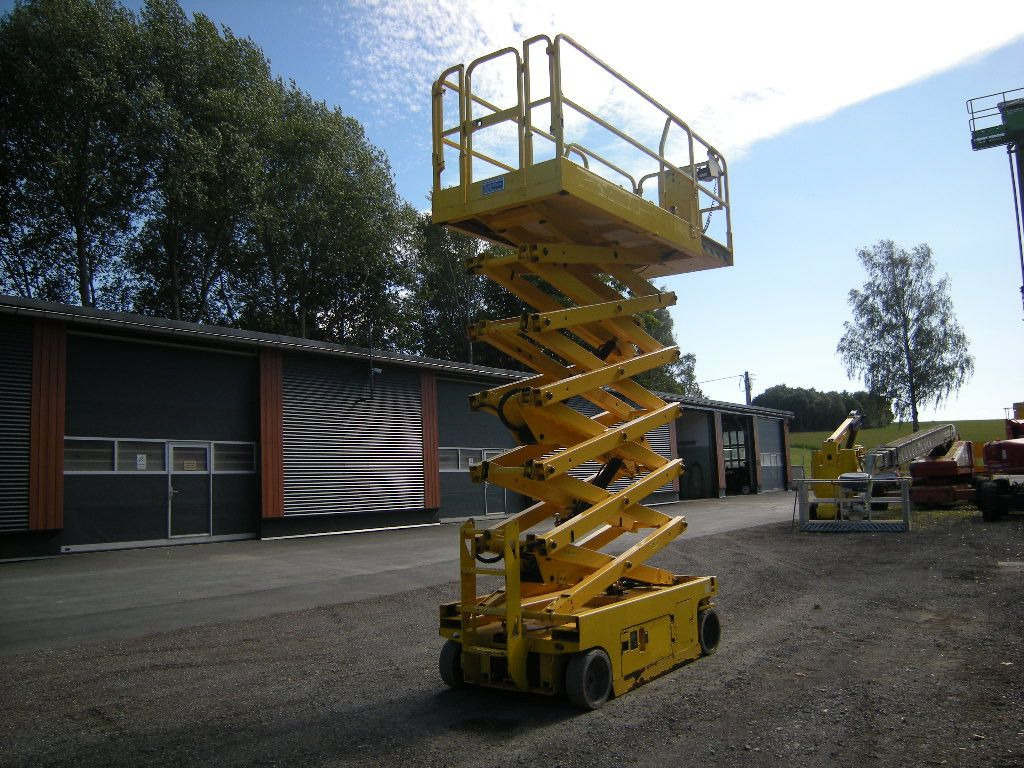 Genie GS 4047 Scherenarbeitsbühne Genie 14 m - Camión con plataforma elevadora: foto 2 Genie GS 4047 Scherenarbeitsbühne Genie 14 m - Camión con plataforma elevadora: foto 2