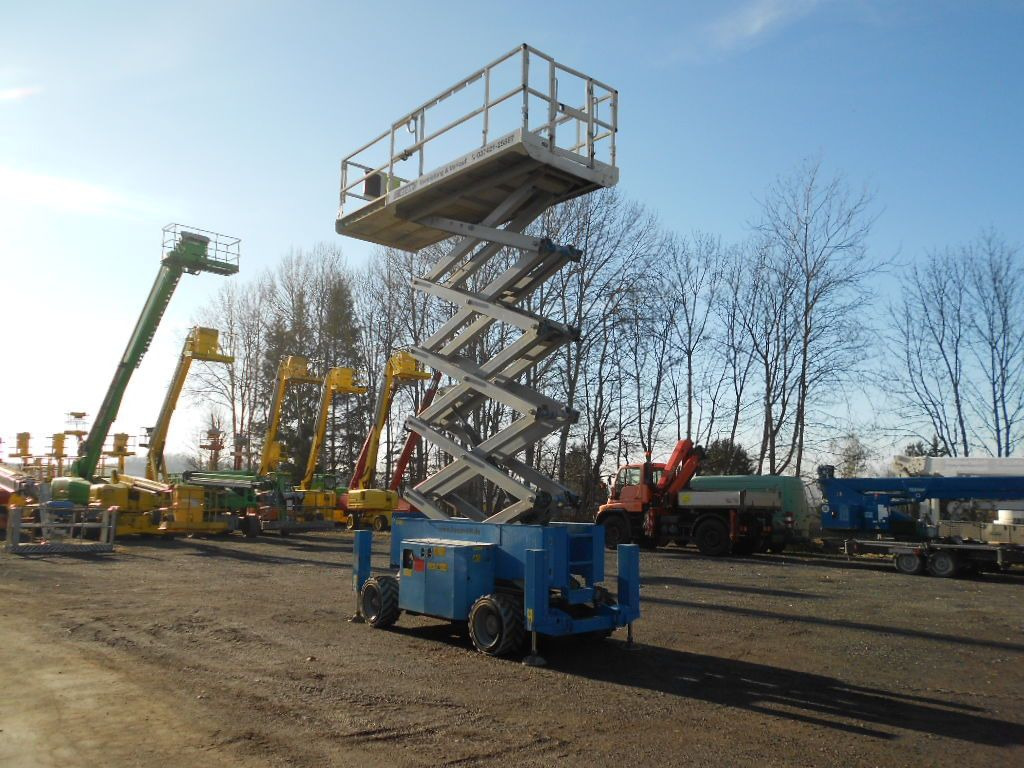 Genie GS4069BE, Hybrid, Allrad, Stützen, AH 14 m - Plataforma de tijeras: foto 4 Genie GS4069BE, Hybrid, Allrad, Stützen, AH 14 m - Plataforma de tijeras: foto 4