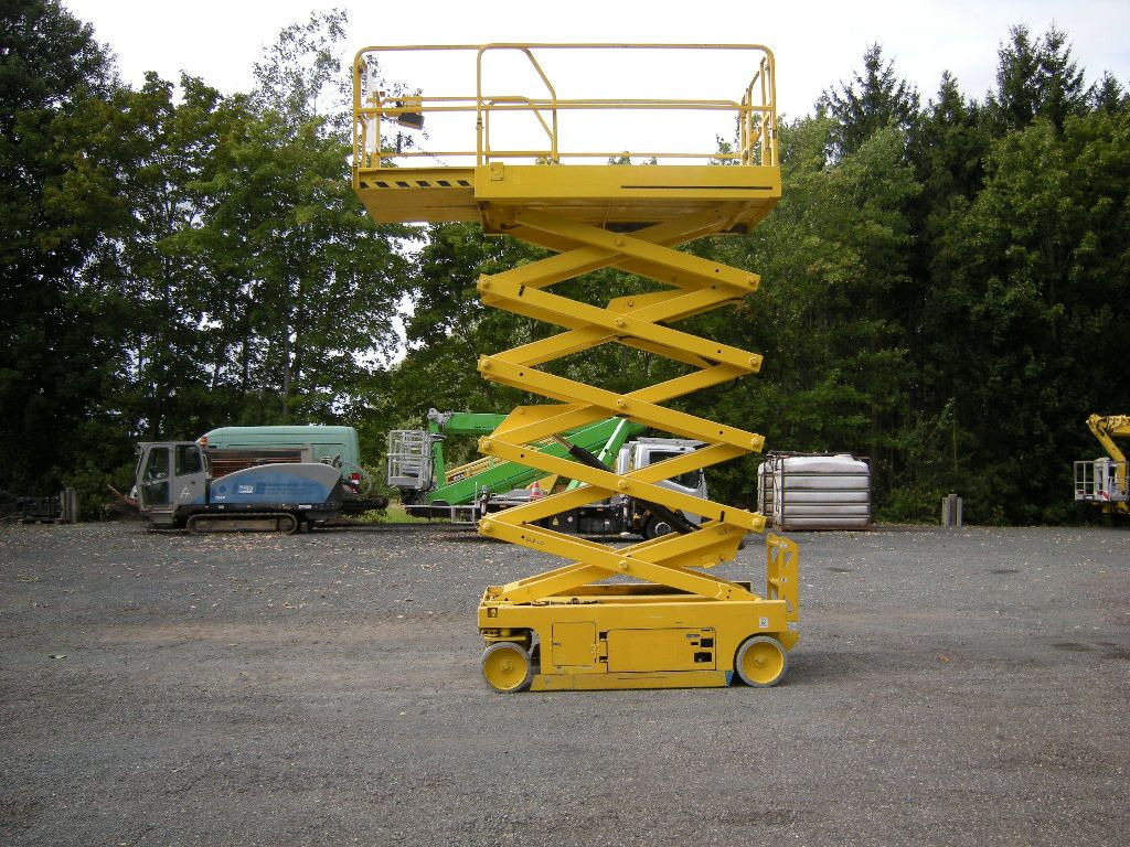 JLG 3246, Scherenarbeitsbühne, 11,9 m - Camión con plataforma elevadora: foto 3 JLG 3246, Scherenarbeitsbühne, 11,9 m - Camión con plataforma elevadora: foto 3