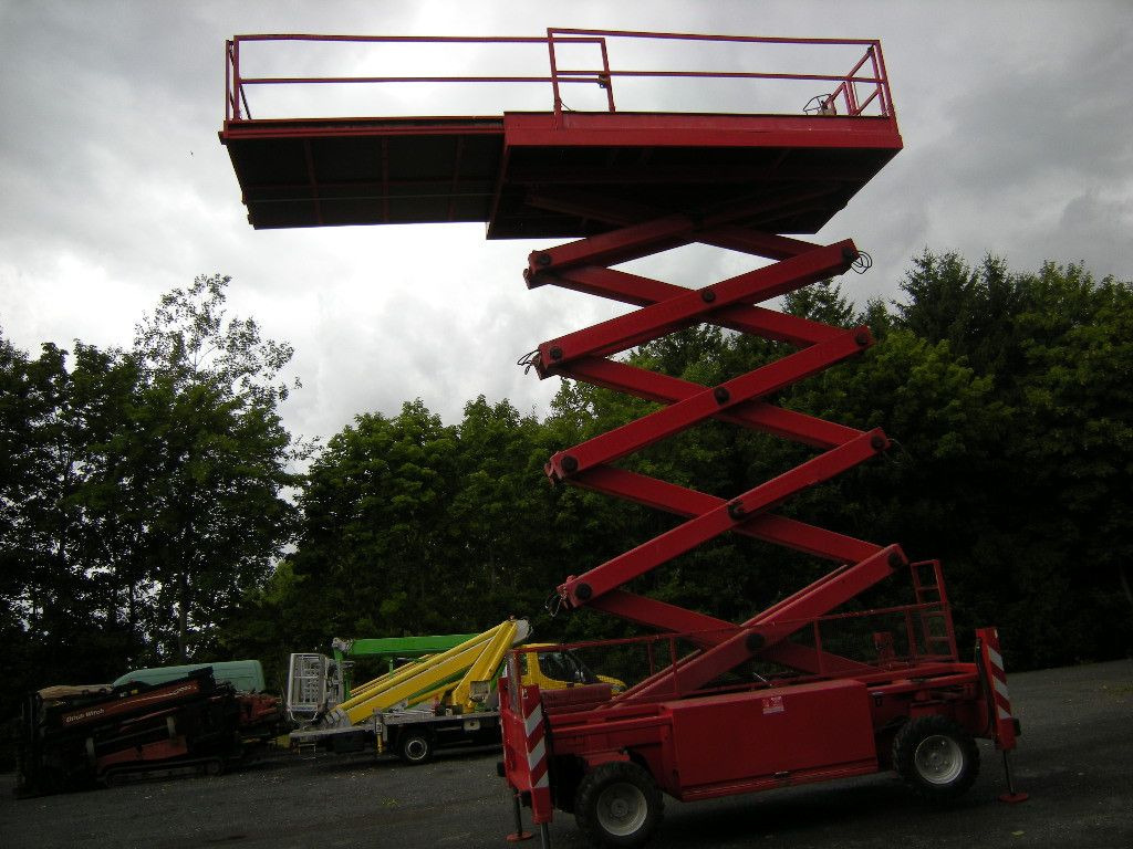 Scherenarbeitsbühne Liftlux SL172-24D4WD,S AH 19 - Camión con plataforma elevadora: foto 4 Scherenarbeitsbühne Liftlux SL172-24D4WD,S AH 19 - Camión con plataforma elevadora: foto 4