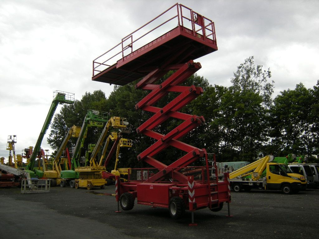 Scherenarbeitsbühne Liftlux SL172-24D4WD,S AH 19 - Camión con plataforma elevadora: foto 3 Scherenarbeitsbühne Liftlux SL172-24D4WD,S AH 19 - Camión con plataforma elevadora: foto 3
