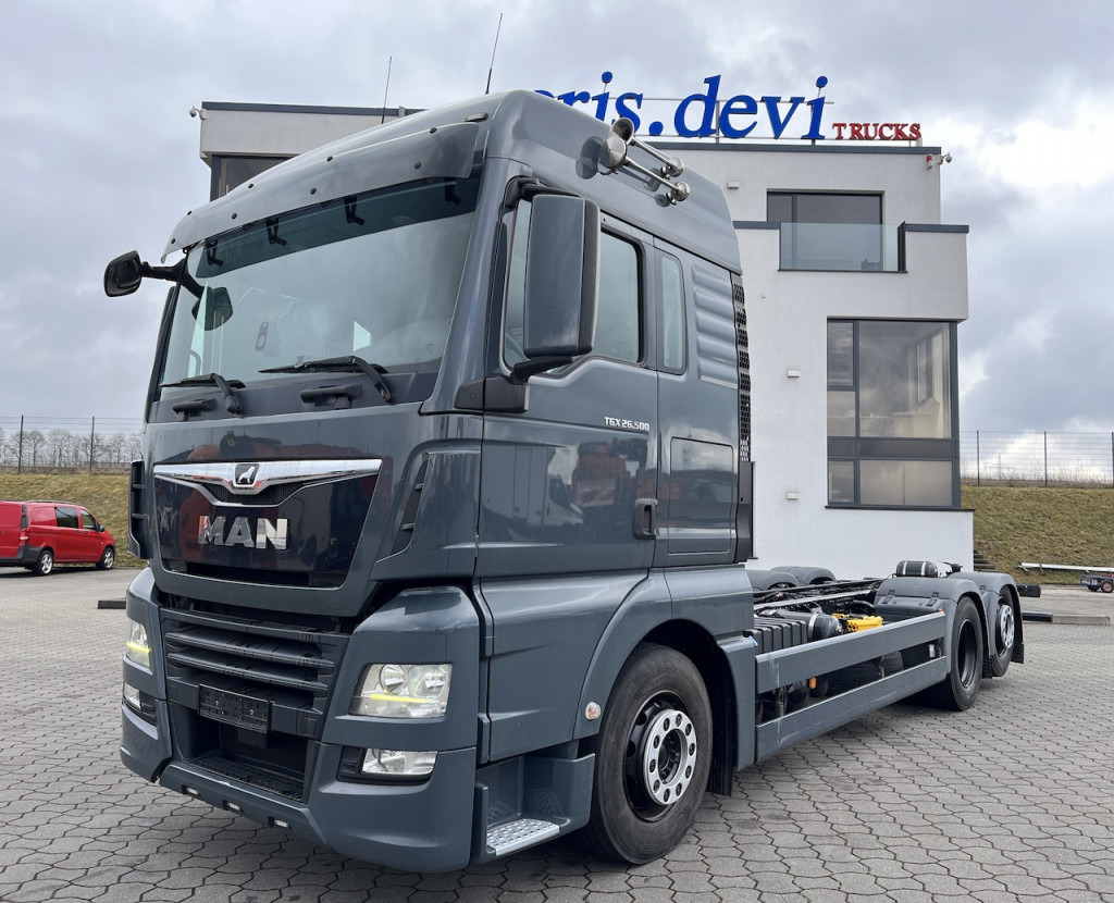MAN TGX 26.500 6x2 Fahrgestell Lenk-Liftachse AHK - Camión: foto 1 MAN TGX 26.500 6x2 Fahrgestell Lenk-Liftachse AHK - Camión: foto 1