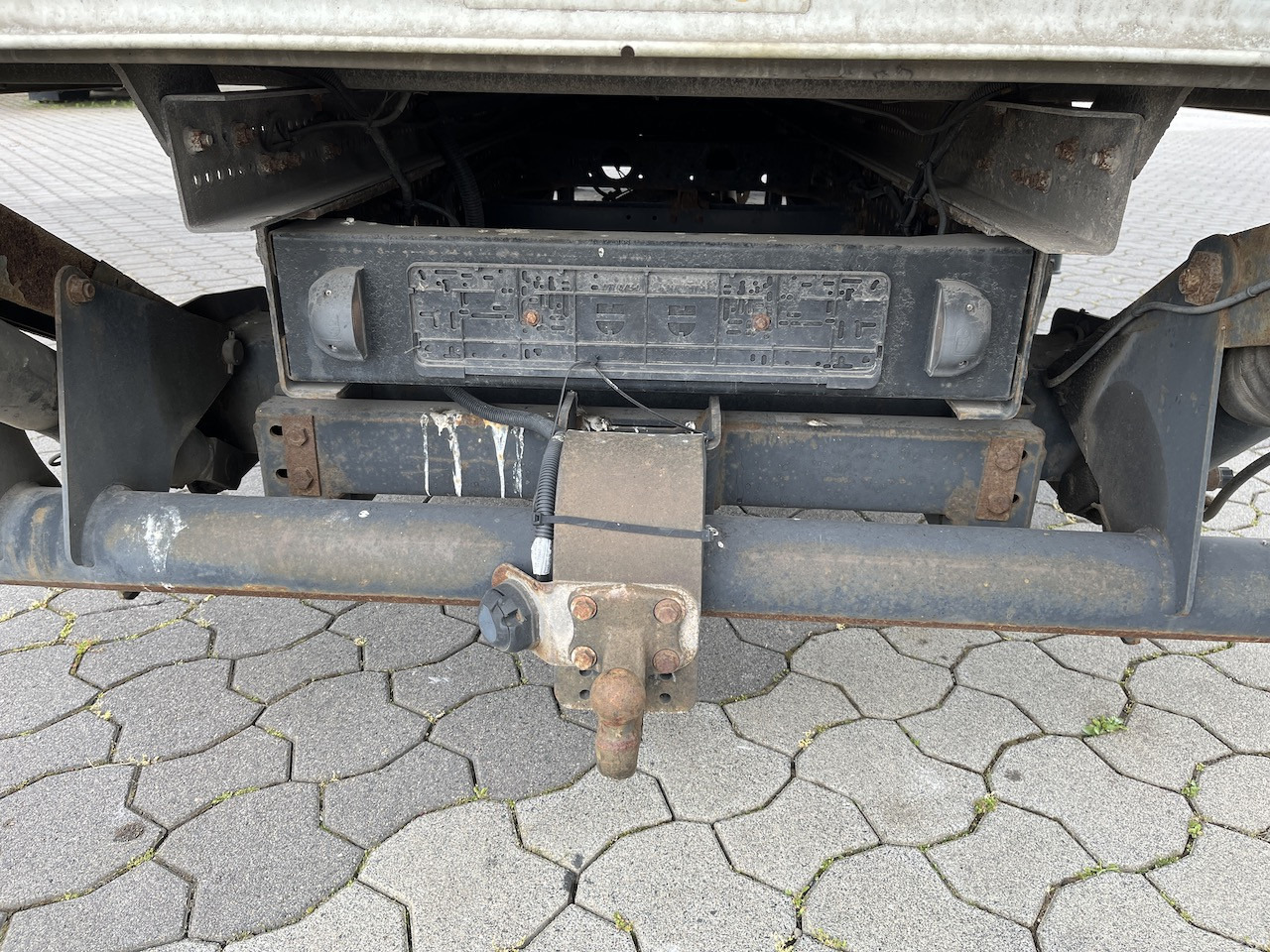 FUSO Canter 7C18 4x2 Ladebordwand Getriebeschaden - Furgoneta con lona: foto 4 FUSO Canter 7C18 4x2 Ladebordwand Getriebeschaden - Furgoneta con lona: foto 4