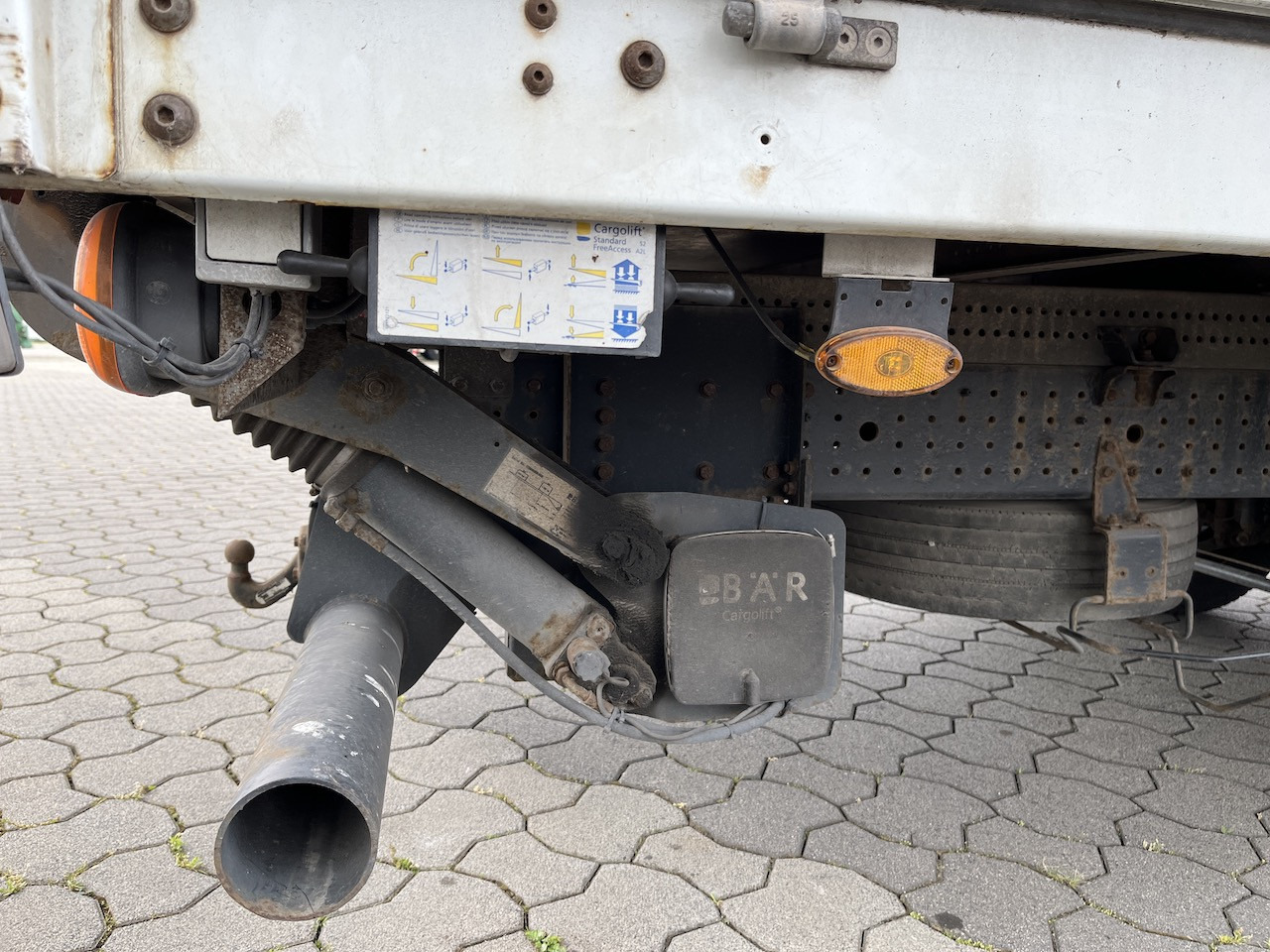 FUSO Canter 7C18 4x2 Ladebordwand Getriebeschaden - Furgoneta con lona: foto 5 FUSO Canter 7C18 4x2 Ladebordwand Getriebeschaden - Furgoneta con lona: foto 5