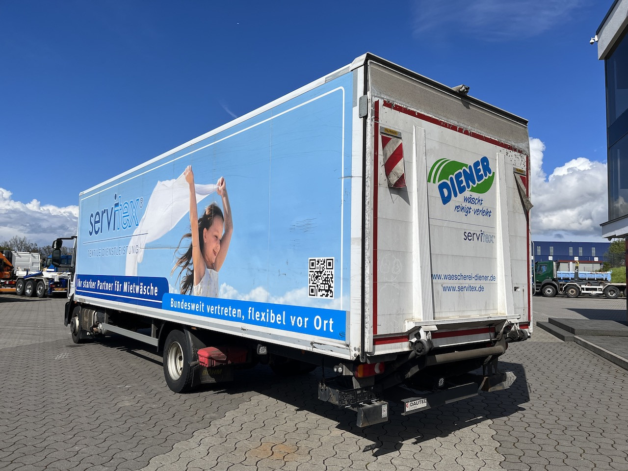 Camión caja cerrada Iveco 120E25 Eurocargo 4x2  Koffer | Ladebordwand: foto 6