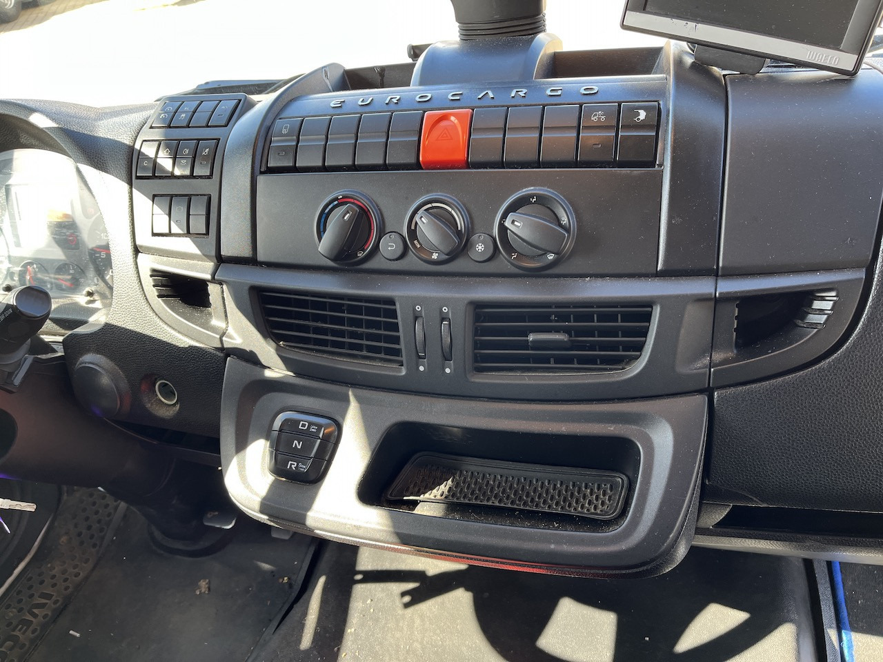 Camión caja cerrada Iveco 120E25 Eurocargo 4x2  Koffer | Ladebordwand: foto 12