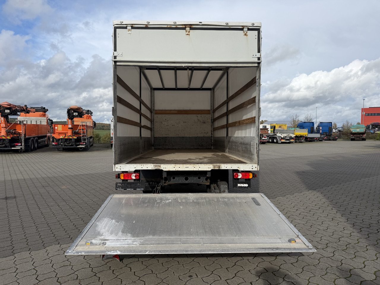 Iveco 75 E 180 4x2 LBW - Furgoneta con lona: foto 2 Iveco 75 E 180 4x2 LBW - Furgoneta con lona: foto 2