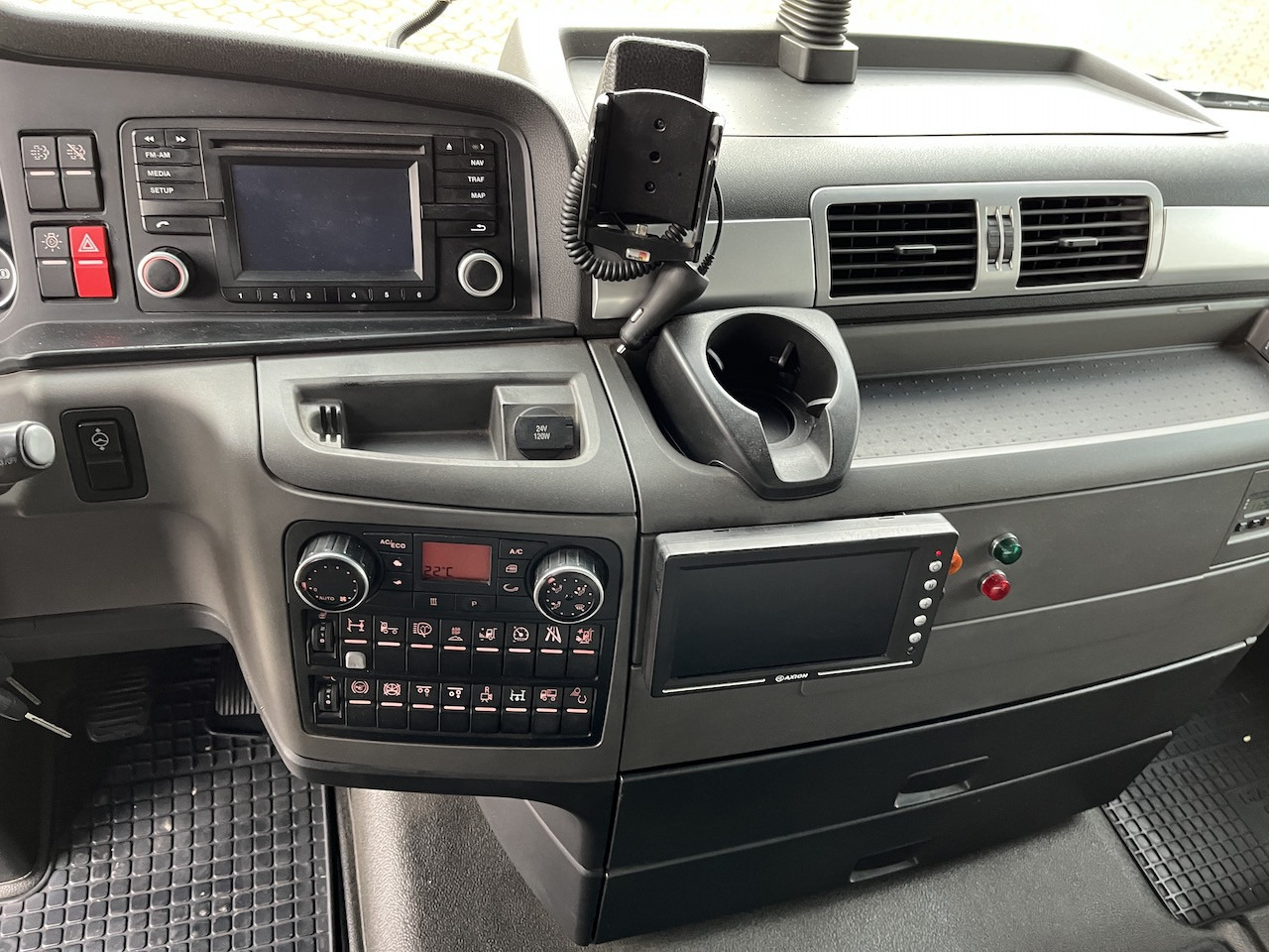 MAN TGX 26.480 6x2 Atlas 145.2 Baustoff - Camión caja abierta, Camión grúa: foto 3 MAN TGX 26.480 6x2 Atlas 145.2 Baustoff - Camión caja abierta, Camión grúa: foto 3