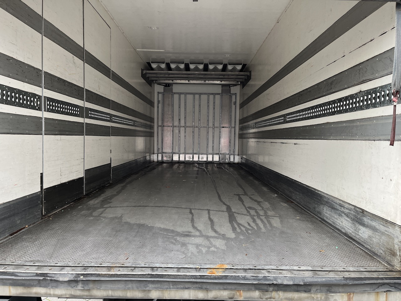 Mercedes-Benz 1842 4x2 LBW Kühlung - Camión caja cerrada: foto 5 Mercedes-Benz 1842 4x2 LBW Kühlung - Camión caja cerrada: foto 5