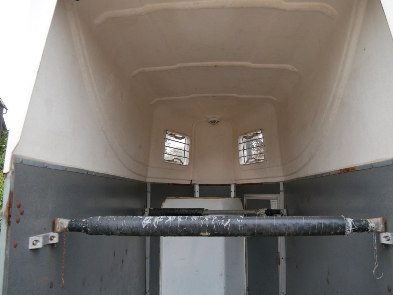 Blomert 1,5 Pferde mit Sattelkammer - Remolque transporte de ganado: foto 5 Blomert 1,5 Pferde mit Sattelkammer - Remolque transporte de ganado: foto 5