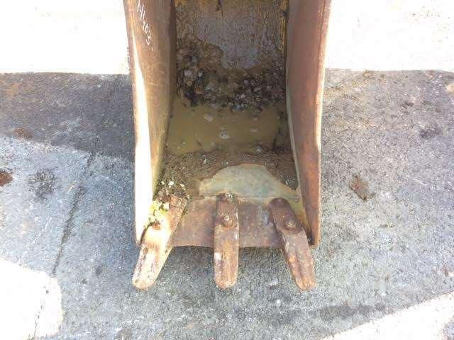 CATERPILLAR 430mm - type tractopelle - Cazo para excavadora: foto 2 CATERPILLAR 430mm - type tractopelle - Cazo para excavadora: foto 2