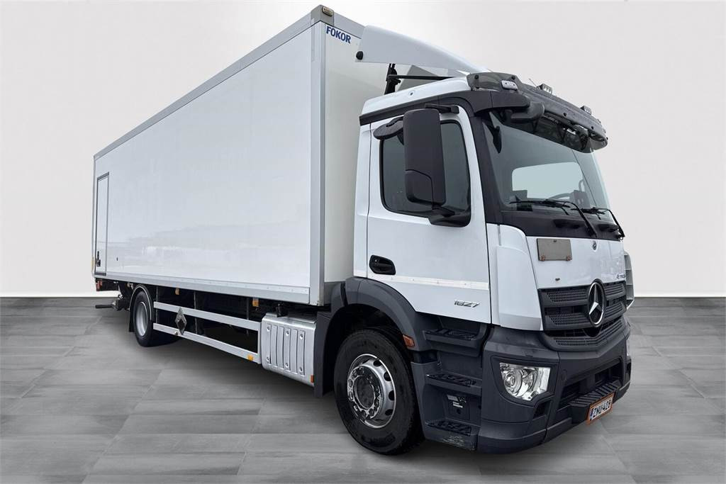 Mercedes-Benz ACTROS 1827 5 KSA-kori +PL - Camión caja cerrada: foto 4 Mercedes-Benz ACTROS 1827 5 KSA-kori +PL - Camión caja cerrada: foto 4