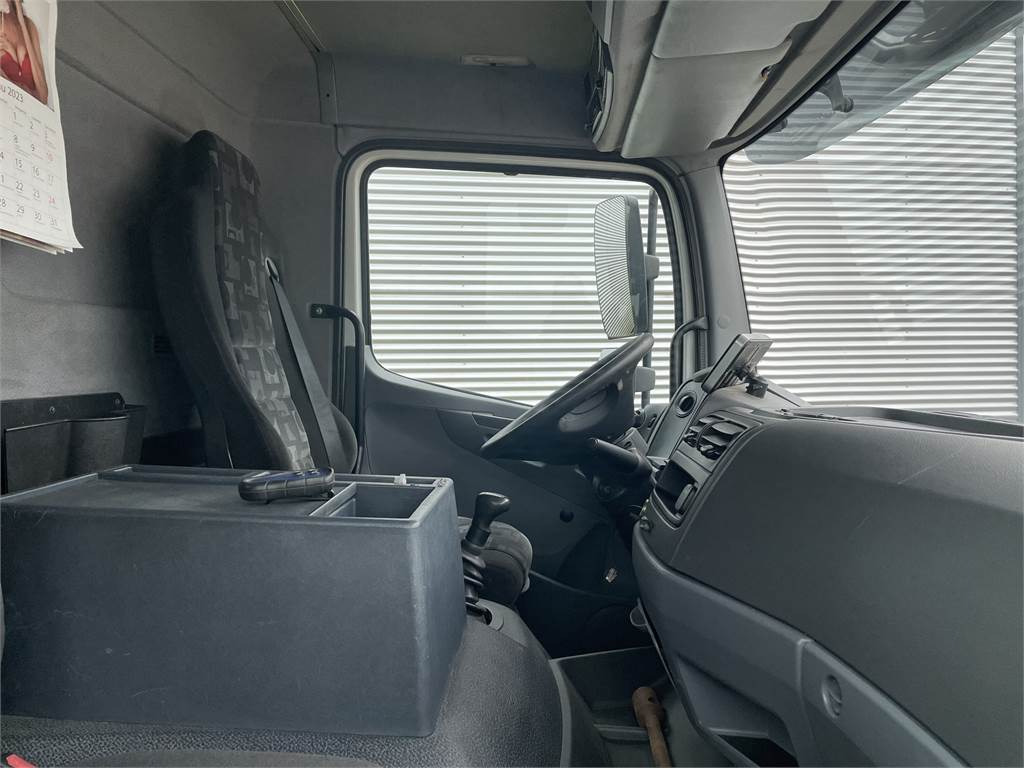 Mercedes-Benz ATEGO 1524L/42 - Camión caja cerrada: foto 4 Mercedes-Benz ATEGO 1524L/42 - Camión caja cerrada: foto 4
