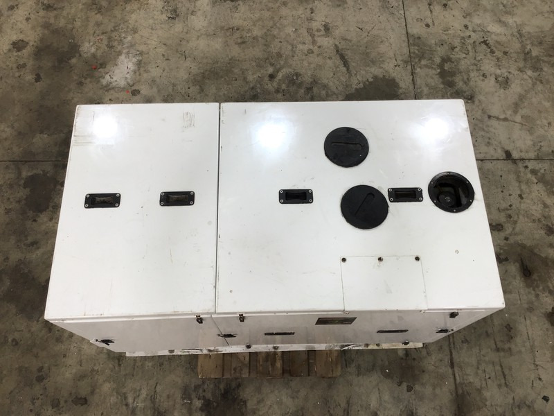 Caterpillar 3054NA GENERATOR 42.5 KVA FOR PARTS - Generador industriale: foto 5 Caterpillar 3054NA GENERATOR 42.5 KVA FOR PARTS - Generador industriale: foto 5