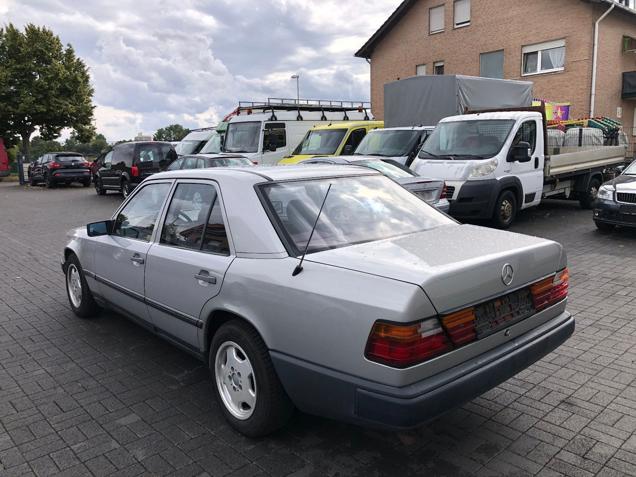 Mercedes-Benz W124 E 260 - Sedan: foto 4 Mercedes-Benz W124 E 260 - Sedan: foto 4
