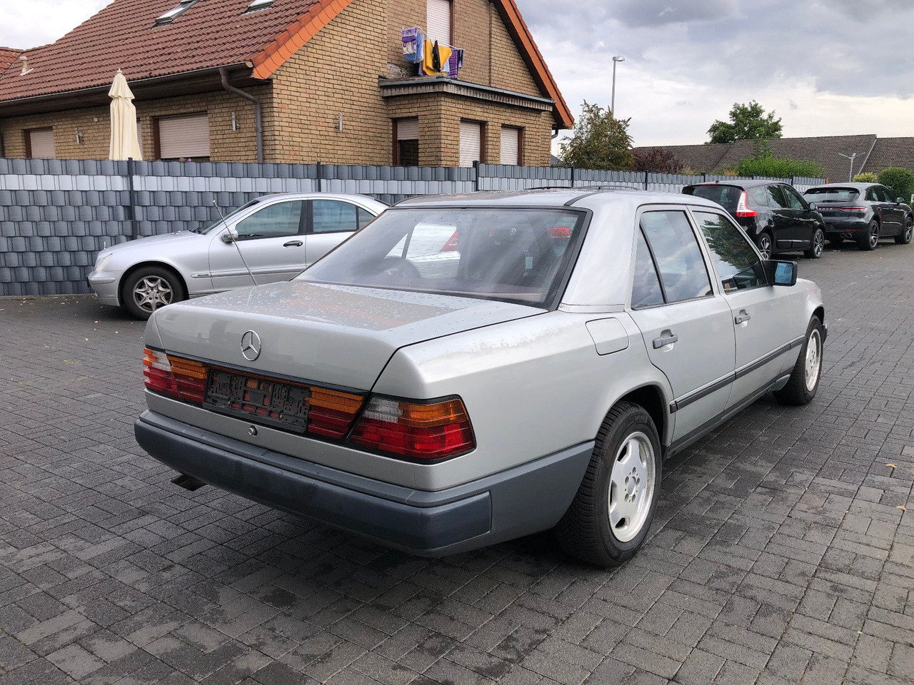 Mercedes-Benz W124 E 260 - Sedan: foto 2 Mercedes-Benz W124 E 260 - Sedan: foto 2