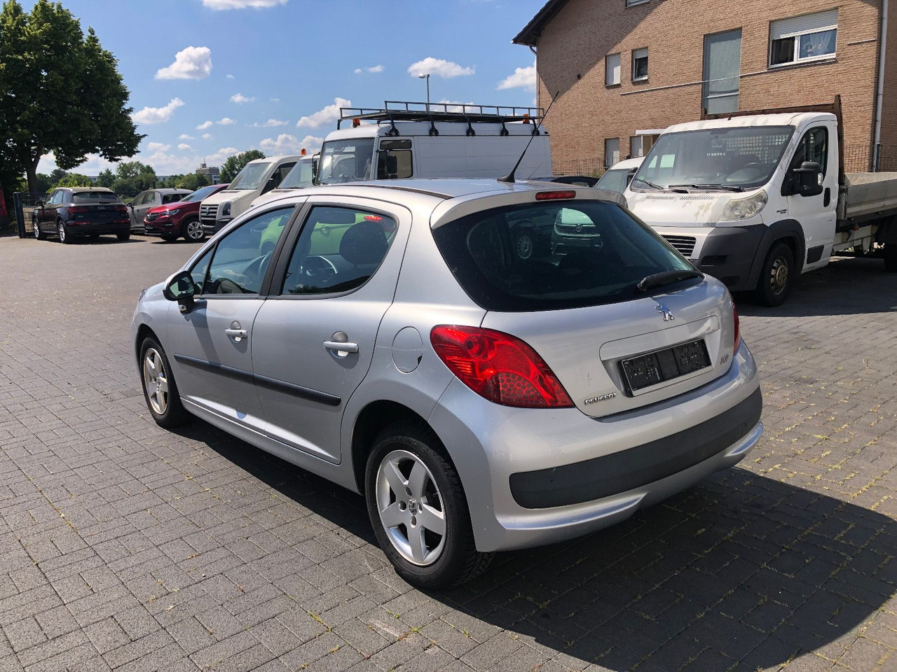 Peugeot 207 Urban Move 1.4i - Sedan: foto 4 Peugeot 207 Urban Move 1.4i - Sedan: foto 4
