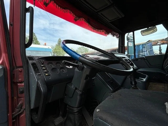 Foto del interior 1: Leasing de DAF 95.360 ATI SPACECAB (DUTCH TRUCK) (EURO 2 / ZF16 MANUAL GEARBOX / ABS BRAKE SYSTEM) DAF 95.360 ATI SPACECAB (DUTCH TRUCK) (EURO 2 / ZF16 MANUAL GEARBOX / ABS BRAKE SYSTEM)