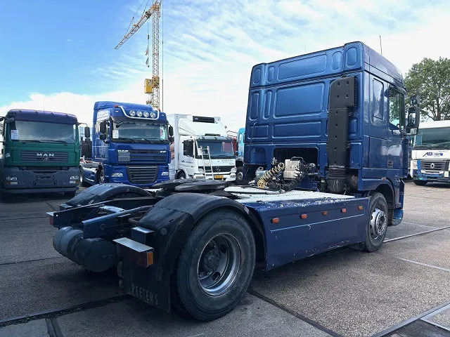 DAF 95.380 XF SPACECAB (EURO 2 / ZF16 MANUAL GEARBOX / HYDRAULIC KIT / P.T.O. / SIDE SKIRTS / AIRCONDITIONING) - Cabeza tractora: foto 3 DAF 95.380 XF SPACECAB (EURO 2 / ZF16 MANUAL GEARBOX / HYDRAULIC KIT / P.T.O. / SIDE SKIRTS / AIRCONDITIONING) - Cabeza tractora: foto 3