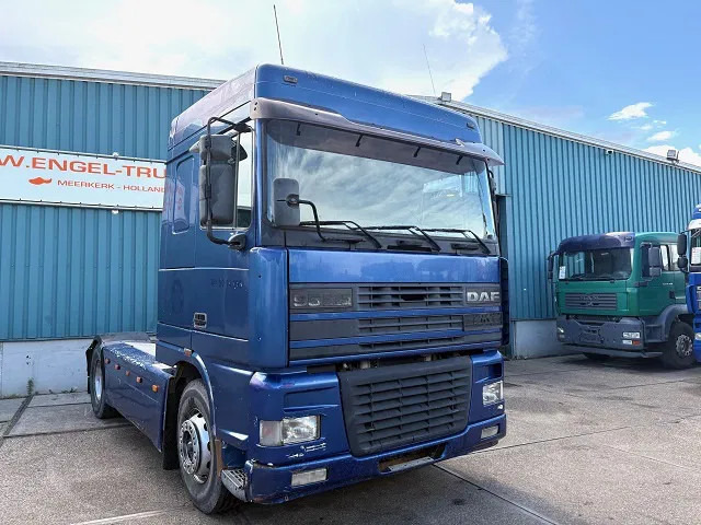 DAF 95.380 XF SPACECAB (EURO 2 / ZF16 MANUAL GEARBOX / HYDRAULIC KIT / P.T.O. / SIDE SKIRTS / AIRCONDITIONING) - Cabeza tractora: foto 2 DAF 95.380 XF SPACECAB (EURO 2 / ZF16 MANUAL GEARBOX / HYDRAULIC KIT / P.T.O. / SIDE SKIRTS / AIRCONDITIONING) - Cabeza tractora: foto 2