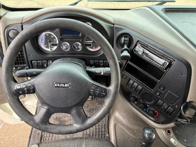 DAF XF 105.460 ATE SPACECAB 4x2 ONLY 835.500 KM (ZF-MANUAL GEARBOX / ZF-INTARDER / AIRCONDITIONING / EURO 5) - Cabeza tractora: foto 5 DAF XF 105.460 ATE SPACECAB 4x2 ONLY 835.500 KM (ZF-MANUAL GEARBOX / ZF-INTARDER / AIRCONDITIONING / EURO 5) - Cabeza tractora: foto 5