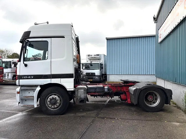 Mercedes-Benz Actros 1843 LS (MP1) (EPS WITH CLUTCH (3 PEDALS) / AIRCONDITIONING / SUNVISOR / ETC.) - Cabeza tractora: foto 5 Mercedes-Benz Actros 1843 LS (MP1) (EPS WITH CLUTCH (3 PEDALS) / AIRCONDITIONING / SUNVISOR / ETC.) - Cabeza tractora: foto 5