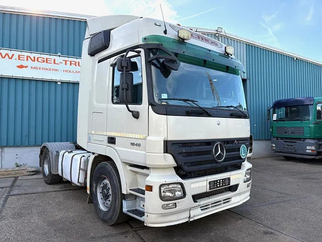 Mercedes-Benz Actros 1846 LS (MP2) (EPS WITH CLUTCH / RETARDER / 3-PEDALS/ AIRCONDITIONING / ETC) - Cabeza tractora: foto 2 Mercedes-Benz Actros 1846 LS (MP2) (EPS WITH CLUTCH / RETARDER / 3-PEDALS/ AIRCONDITIONING / ETC) - Cabeza tractora: foto 2