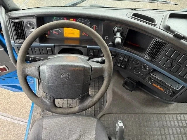 Cabeza tractora Volvo FH 400 GLOBETROTTER (VIN: 7B446149 / I-SHIFT / ADR-VLG / AIRCONDITIONING / COMPLETE SPOILERSET ON CABIN): foto 9 Cabeza tractora Volvo FH 400 GLOBETROTTER (VIN: 7B446149 / I-SHIFT / ADR-VLG / AIRCONDITIONING / COMPLETE SPOILERSET ON CABIN): foto 9