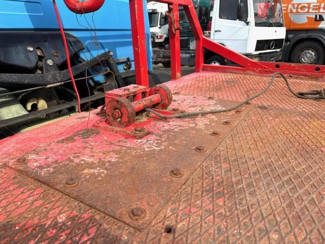 Camión portavehículos Mercedes-Benz LK 814 RECOVERY TRUCK / CAR-MACHINE TRANSPORTER (6-CILINDER / MANUAL GEARBOX / FULL STEEL SUSPENSION / WINCH / HYDRAULIC RAMPS): foto 11