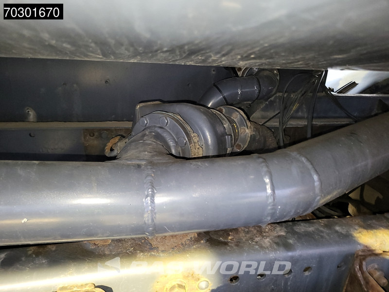 Camión cisterna para transporte de combustible DAF CF75.310 4X2 13500 Lohr tanker 2 compartments ADR Manual Euro 3: foto 11 Camión cisterna para transporte de combustible DAF CF75.310 4X2 13500 Lohr tanker 2 compartments ADR Manual Euro 3: foto 11