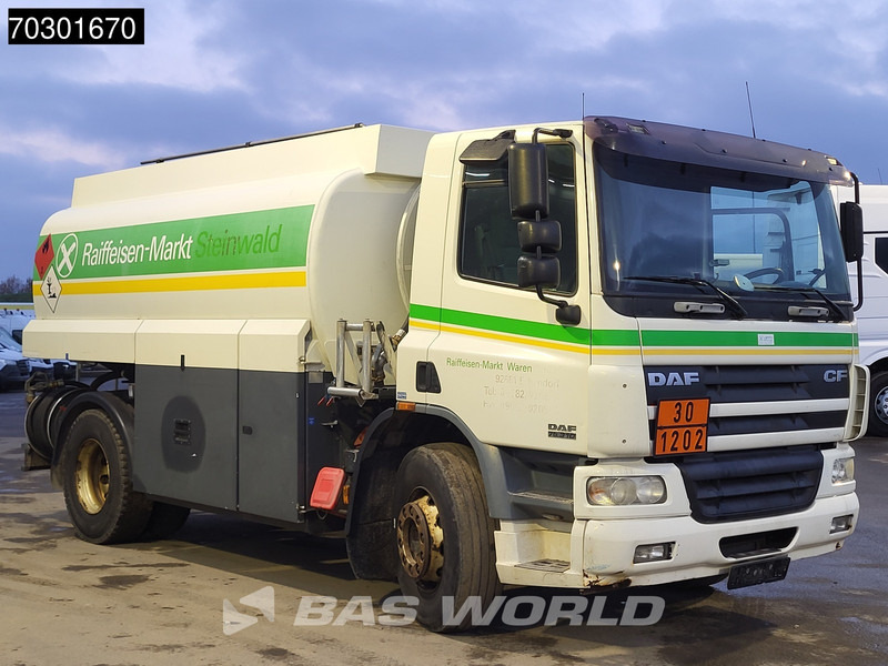 Camión cisterna para transporte de combustible DAF CF75.310 4X2 13500 Lohr tanker 2 compartments ADR Manual Euro 3: foto 16 Camión cisterna para transporte de combustible DAF CF75.310 4X2 13500 Lohr tanker 2 compartments ADR Manual Euro 3: foto 16