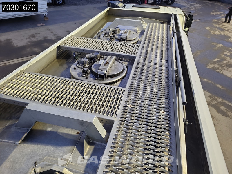 Camión cisterna para transporte de combustible DAF CF75.310 4X2 13500 Lohr tanker 2 compartments ADR Manual Euro 3: foto 6 Camión cisterna para transporte de combustible DAF CF75.310 4X2 13500 Lohr tanker 2 compartments ADR Manual Euro 3: foto 6