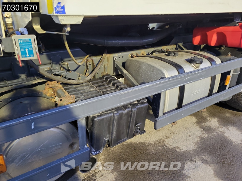 Camión cisterna para transporte de combustible DAF CF75.310 4X2 13500 Lohr tanker 2 compartments ADR Manual Euro 3: foto 9 Camión cisterna para transporte de combustible DAF CF75.310 4X2 13500 Lohr tanker 2 compartments ADR Manual Euro 3: foto 9