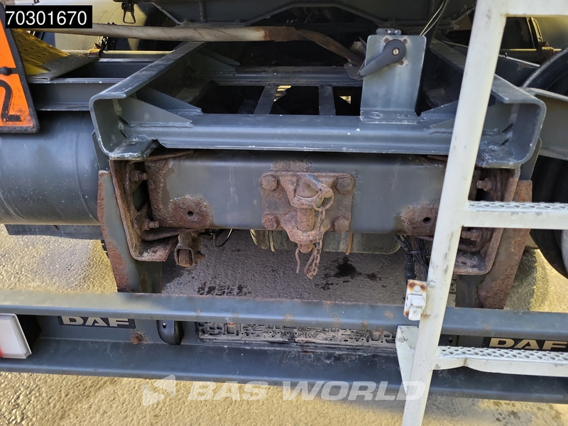 Camión cisterna para transporte de combustible DAF CF75.310 4X2 13500 Lohr tanker 2 compartments ADR Manual Euro 3: foto 8 Camión cisterna para transporte de combustible DAF CF75.310 4X2 13500 Lohr tanker 2 compartments ADR Manual Euro 3: foto 8