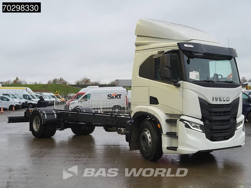 Iveco S-WAY 340 4X2 NEW! Chassis Automatic LED ACC Euro 6 - Camión chasis: foto 5 Iveco S-WAY 340 4X2 NEW! Chassis Automatic LED ACC Euro 6 - Camión chasis: foto 5