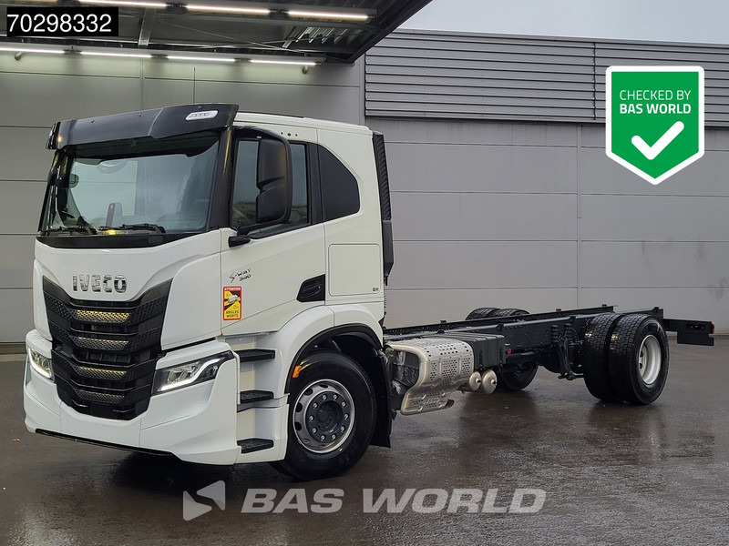 Iveco S-Way 340 4X2 NEW chassis! Automatic Navi ACC LED Euro 6 - Camión chasis: foto 1 Iveco S-Way 340 4X2 NEW chassis! Automatic Navi ACC LED Euro 6 - Camión chasis: foto 1