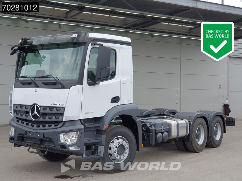 Mercedes-Benz Arocs 2636 6X4 NEW chassis Flange PTO Big-Axle Steelsuspension Euro 6 - Camión chasis: foto 1 Mercedes-Benz Arocs 2636 6X4 NEW chassis Flange PTO Big-Axle Steelsuspension Euro 6 - Camión chasis: foto 1