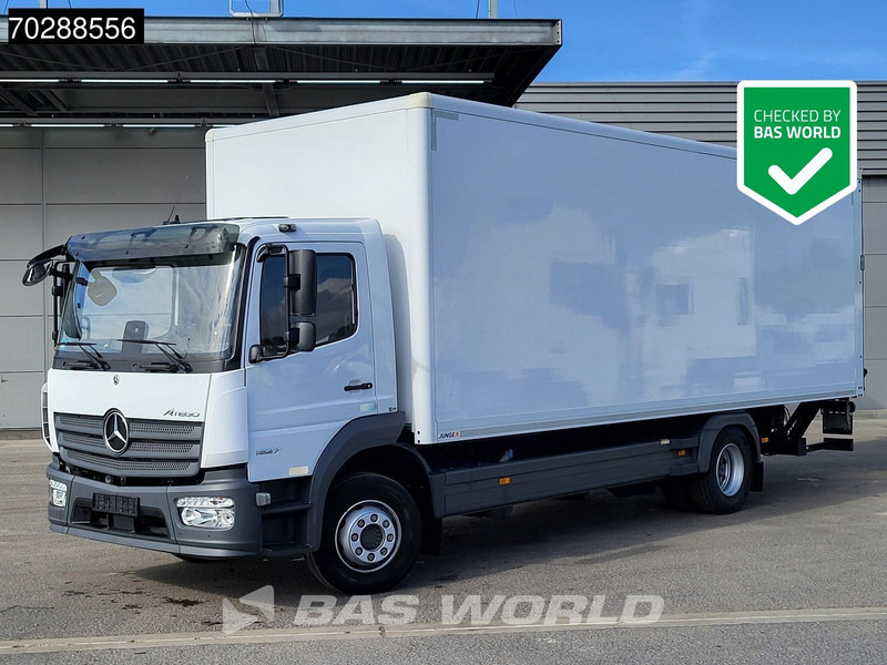 Camión caja cerrada Mercedes-Benz Atego 1527 4X2 15tonner Automatic 1500kg Ladebordwand Euro 6: foto 1