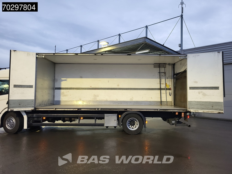 Camión caja cerrada Scania P320 P 4X2 18tonner 2000kg Ladebordwand Automatic Navi LED Euro 6: foto 10