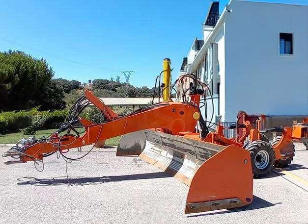 Agrotécnica Niveleuse V5000CCM-DC - Grader: foto 1 Agrotécnica Niveleuse V5000CCM-DC - Grader: foto 1
