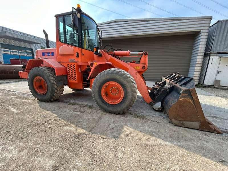 Hitachi W130A - Cargadora de ruedas: foto 2 Hitachi W130A - Cargadora de ruedas: foto 2