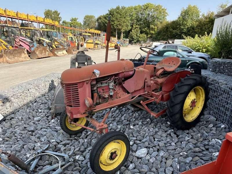 MASSEY-HARRIS PONY 812 - Tractor: foto 1 MASSEY-HARRIS PONY 812 - Tractor: foto 1