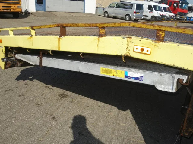 DAF 65 240ATI euro2 OPRIJWAGEN - Camión portavehículos: foto 2 DAF 65 240ATI euro2 OPRIJWAGEN - Camión portavehículos: foto 2