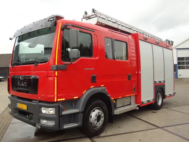 Camión de bomberos MAN TGM 15.250 FIRE TRUCK,2000 LITER TANK, FOAM TANK, AIRCO,WITH EQUIPMENT: foto 16