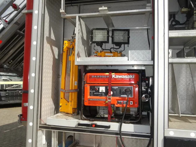 Mercedes-Benz Actros 1831 4X4 ZIEGLER BOMBEROS POMP,2500 L TANK - Camión de bomberos: foto 5 Mercedes-Benz Actros 1831 4X4 ZIEGLER BOMBEROS POMP,2500 L TANK - Camión de bomberos: foto 5