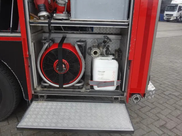 Leasing de Mercedes-Benz Atego 1426 ZIEGLER 2000 LITER EURO 5 Mercedes-Benz Atego 1426 ZIEGLER 2000 LITER EURO 5: foto 11 Leasing de Mercedes-Benz Atego 1426 ZIEGLER 2000 LITER EURO 5 Mercedes-Benz Atego 1426 ZIEGLER 2000 LITER EURO 5: foto 11