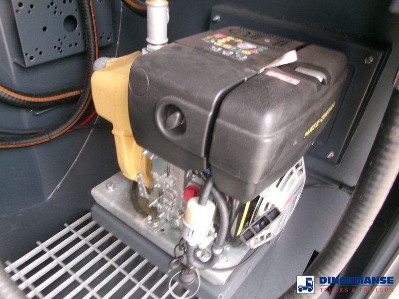 Camión cisterna MAN HX 18.330 4X4 RHD fuel tank 5.5 m3: foto 14