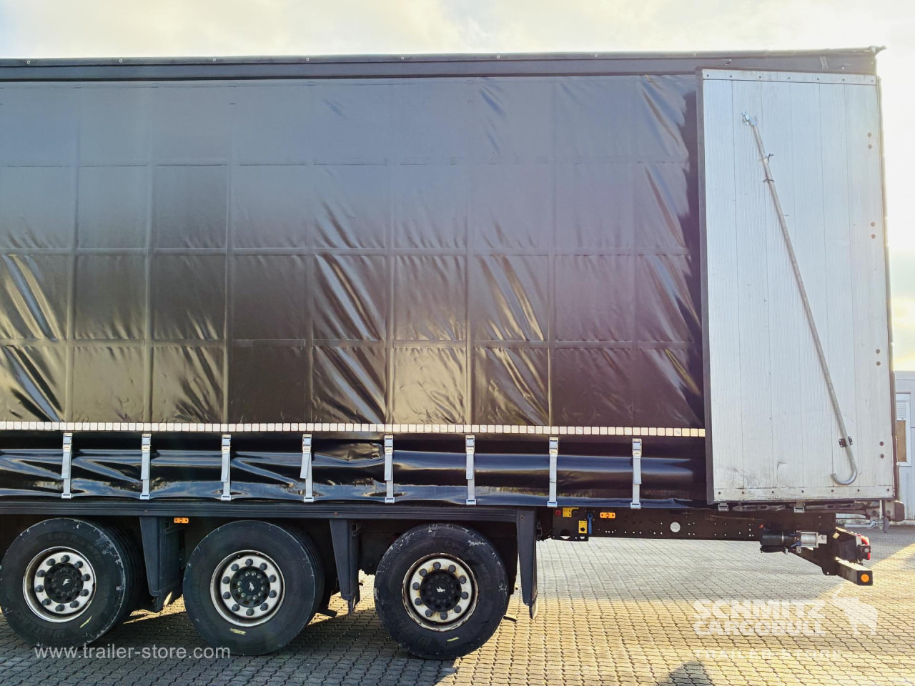 SCHMITZ Auflieger Curtainsider Mega - Semirremolque lona: foto 4 SCHMITZ Auflieger Curtainsider Mega - Semirremolque lona: foto 4