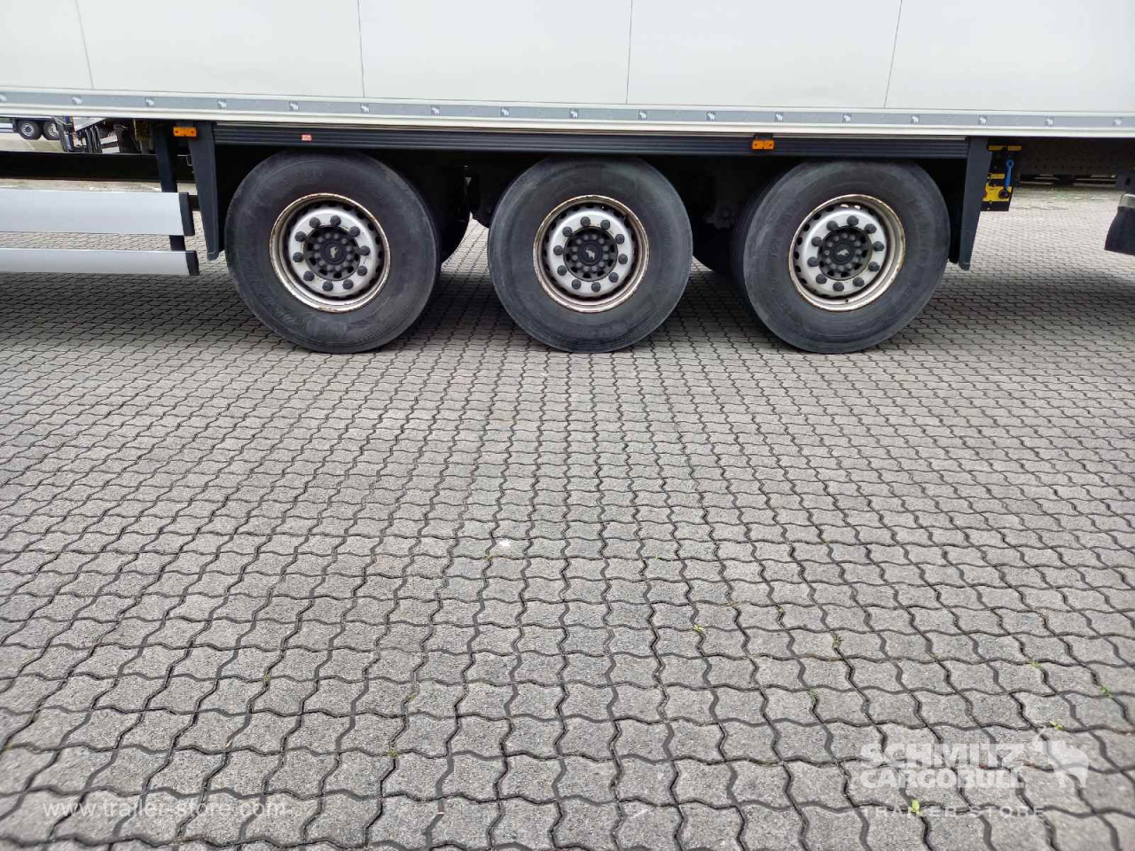 SCHMITZ Auflieger Tiefkühler Standard - Semirremolque isotérmico: foto 2 SCHMITZ Auflieger Tiefkühler Standard - Semirremolque isotérmico: foto 2