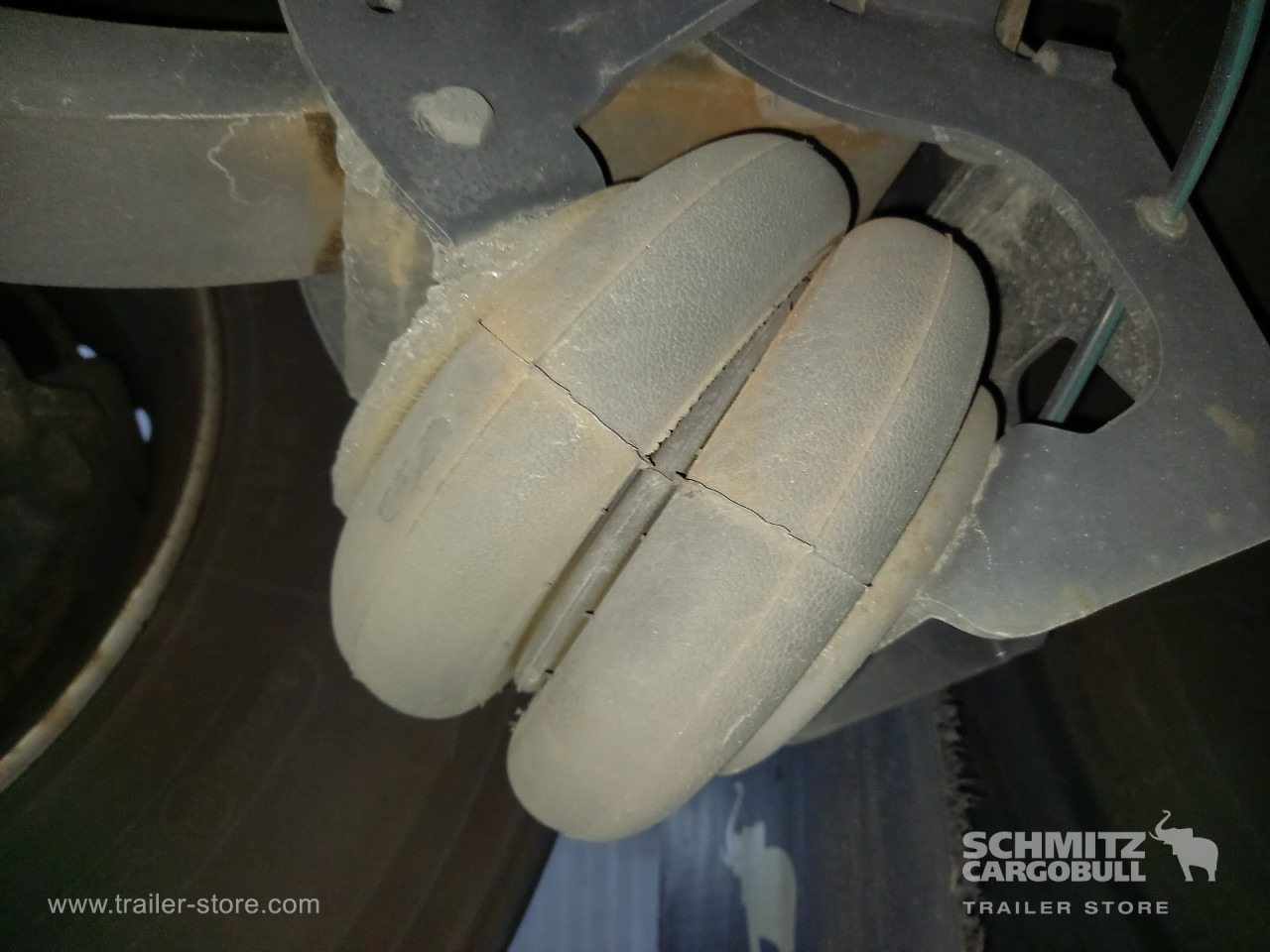 SCHMITZ Auflieger Tiefkühler Standard Double deck - Semirremolque isotérmico: foto 4 SCHMITZ Auflieger Tiefkühler Standard Double deck - Semirremolque isotérmico: foto 4